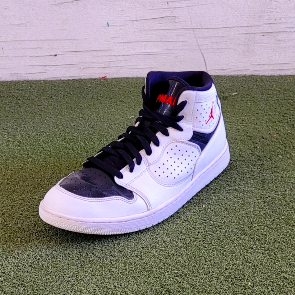 Men's Jordan Access sz 10.5